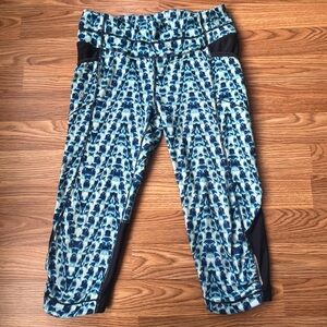 Athleta Free To Be Blue Tie Dye Pattern Leggings Capri Womens small